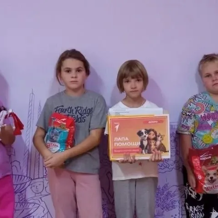 Волонтеры мини Технопарка "Квантум" приняли активное участие в сборе корма для животных из приюта "Шанс