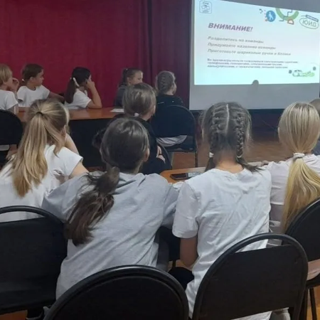 Познавательная игра «Знатоки правил дорожного движения».