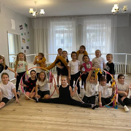 ТАНЦУЕМ НА КАНИКУЛАХ