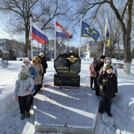 Юные патриоты почтили память героев в День защитника Отечества