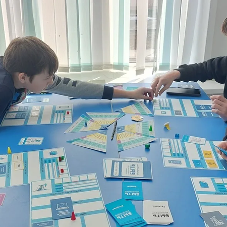 Итоги розыгрыша сувениров среди отзывов о настольной игре "БЫТЬ: инженером"*!