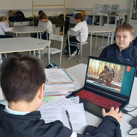 ​Подготовка к Уроку Мужества, посвященному Дню неизвестного солдата.