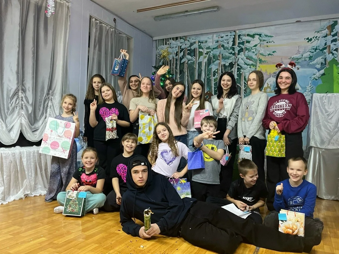 "Новогодние забавы".