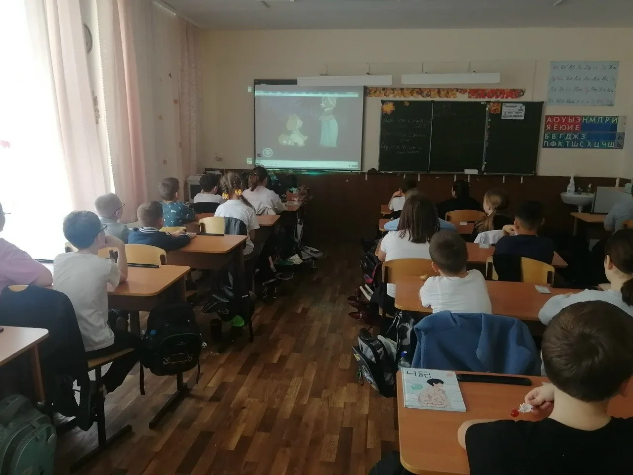 ​В вокальном объединении "Цветные сны" прошло тематическое занятие о дружбе.