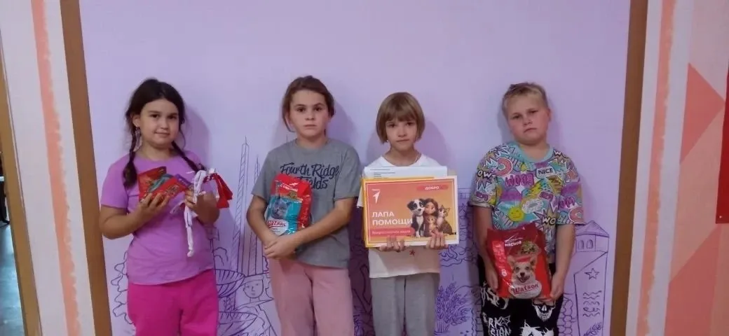 Волонтеры мини Технопарка "Квантум" приняли активное участие в сборе корма для животных из приюта "Шанс