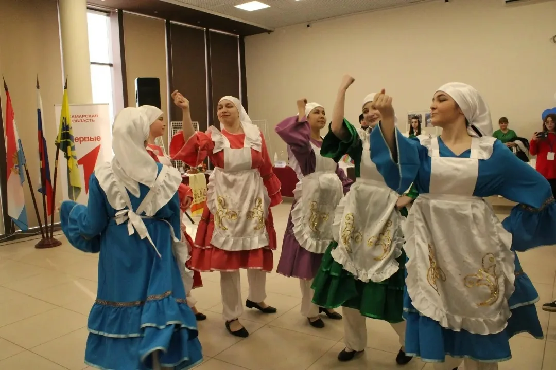 "Быть Первыми! Быть едиными!"