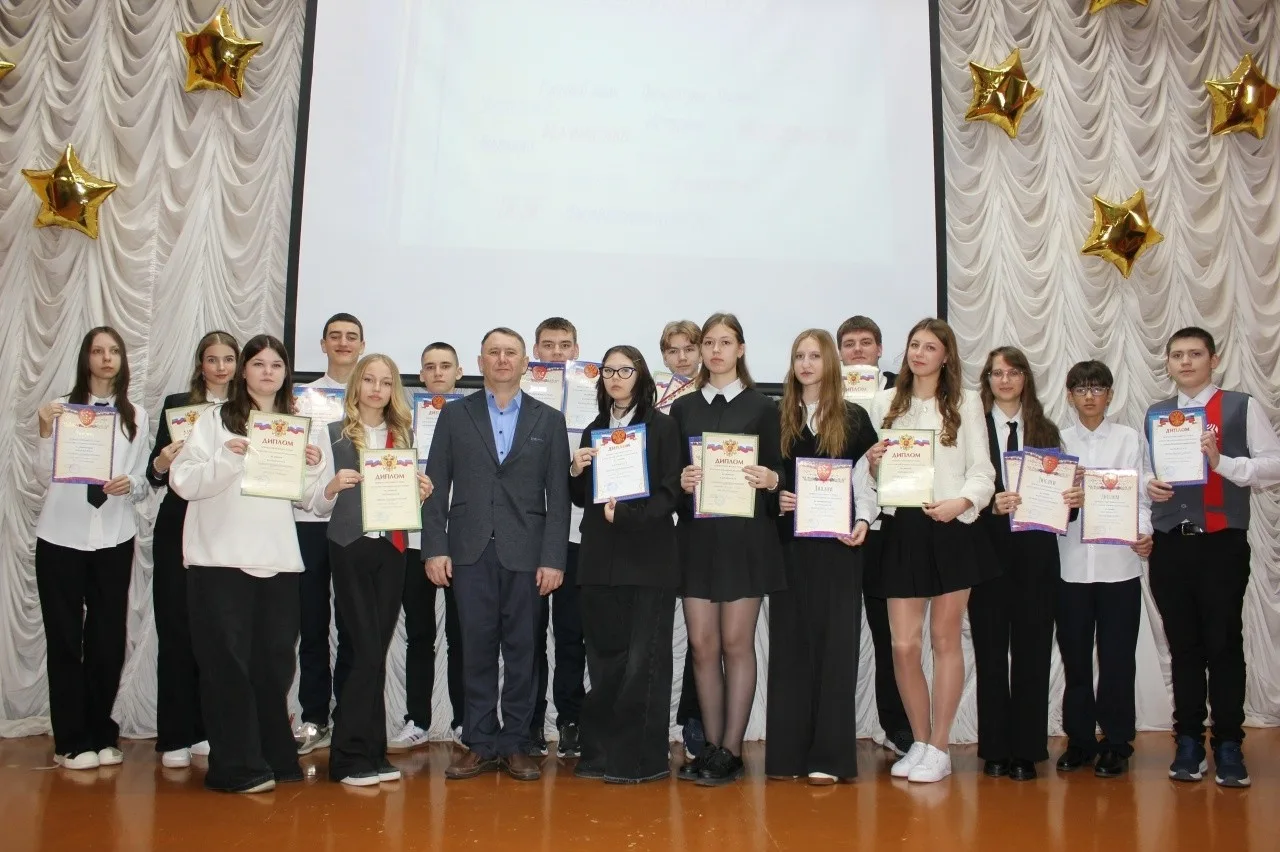 Торжественная церемония награждения победителей и призёров окружных этапов Всероссийской олимпиады школьников 2025–2026 учебного года.