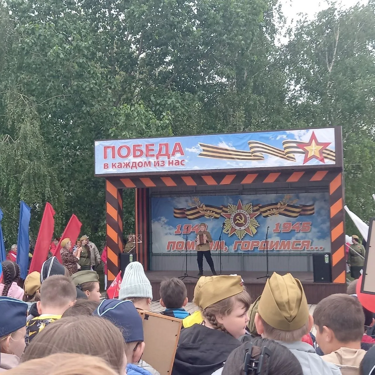 Этот День Победы порохом пропах..."