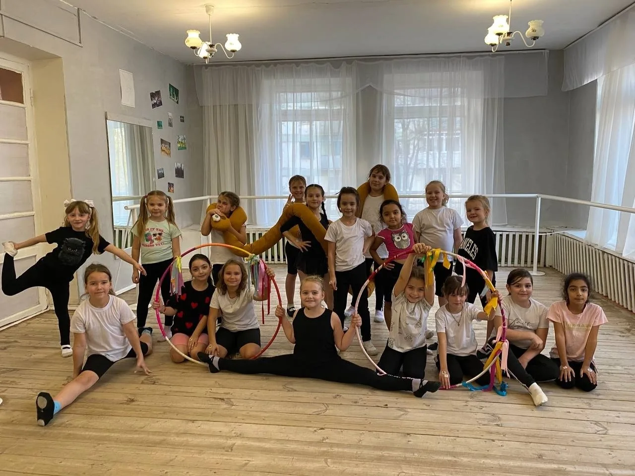 ТАНЦУЕМ НА КАНИКУЛАХ