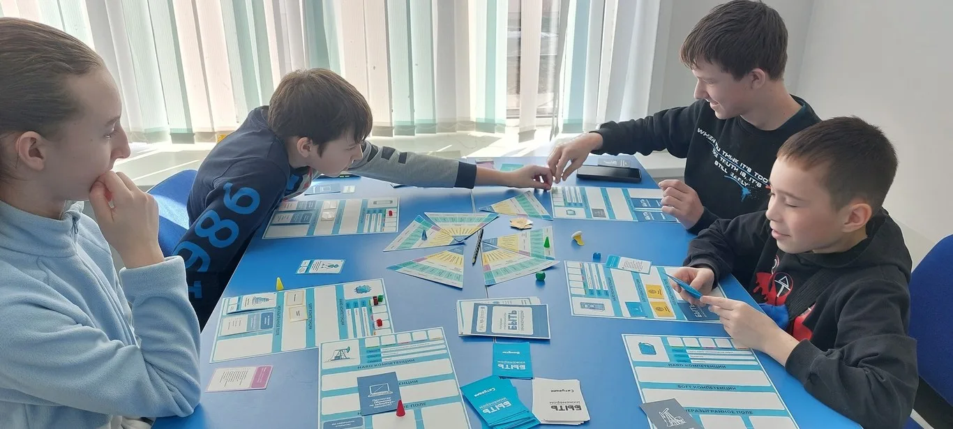 Итоги розыгрыша сувениров среди отзывов о настольной игре "БЫТЬ: инженером"*!