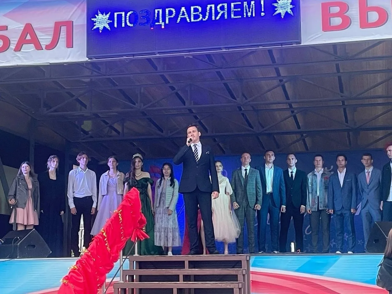 Районный выпускной бал "Алые паруса" - праздник молодости и новых возможностей!